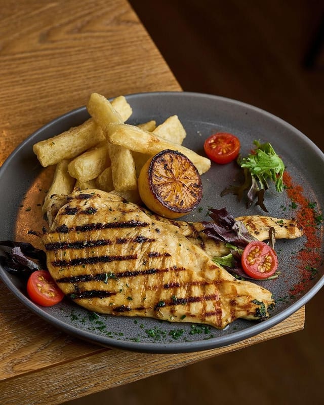 Pechuga a La Parrilla / Grilled Chicken Breast.