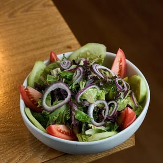 Ensalada Lechuga, Tomate, Pepino Y Aguacate