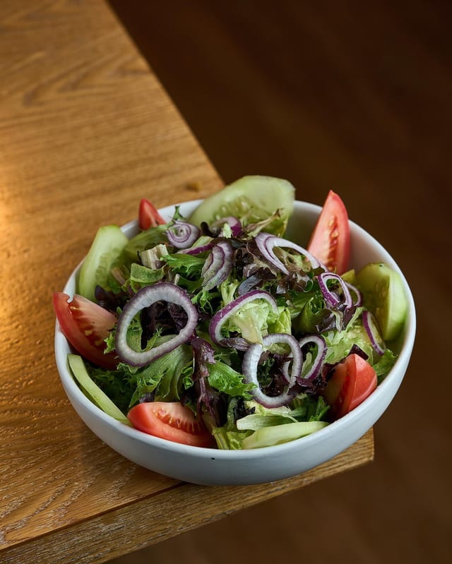Ensalada Lechuga, Tomate, Pepino Y Aguacate.